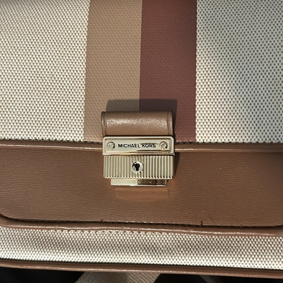 Michael Kors Bradshaw Striped Messenger Bag - Picture 3 of 4